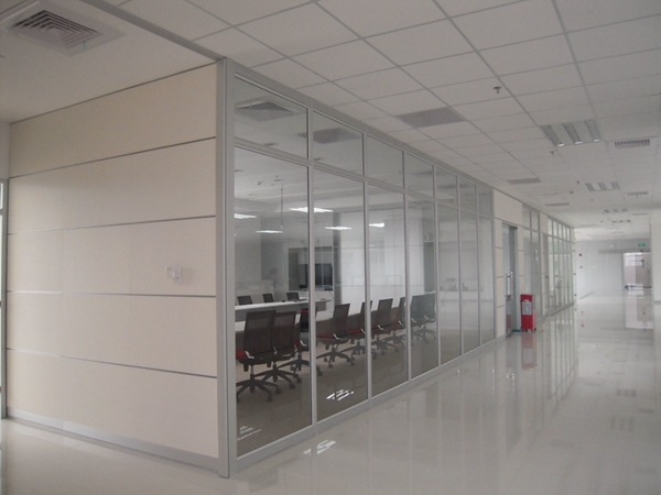 单层玻璃隔断|单层玻璃隔断|武汉绿方隔墙装饰工程有限公司